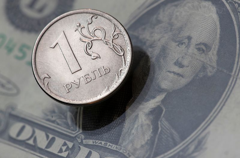 Курс рубля дорожает на фоне позитивных новостей и ослабления доллара