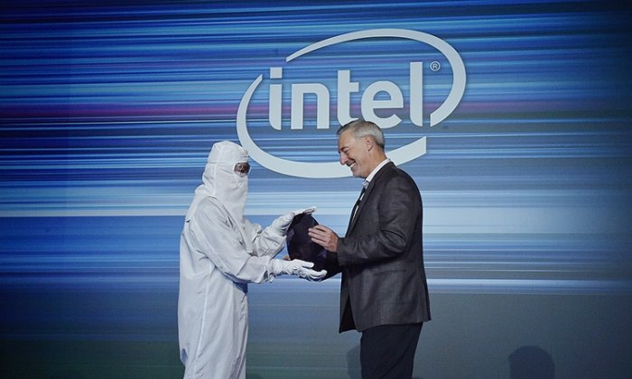 Компания Applied Materials получает награду Intel за непрерывное улучшение качества поставщиков (SCQI) в 2020 году
